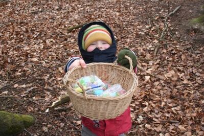 Wie jedes Jahr - glückliche Kinder beim Ostereiersuchen der SPD