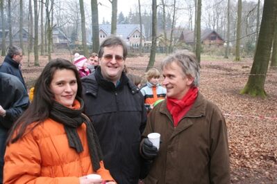 Martina Falkenberg, Kreistagskandidat Wolfgang Gruse und Wilfried Falkenberg im Gespräch.